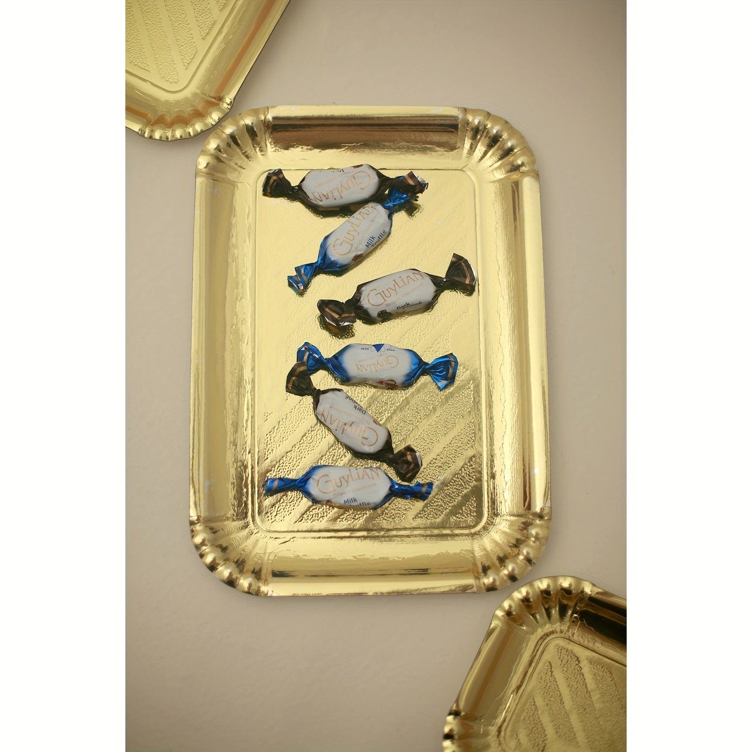 Set med 10 rektangulära guldbricka för tårtor, engångsbrickor av kartong för rätter, fettreducerande tårtbaser, presentationsbrickor för efterrätter, tårtdekorationer för fester och bröllop.