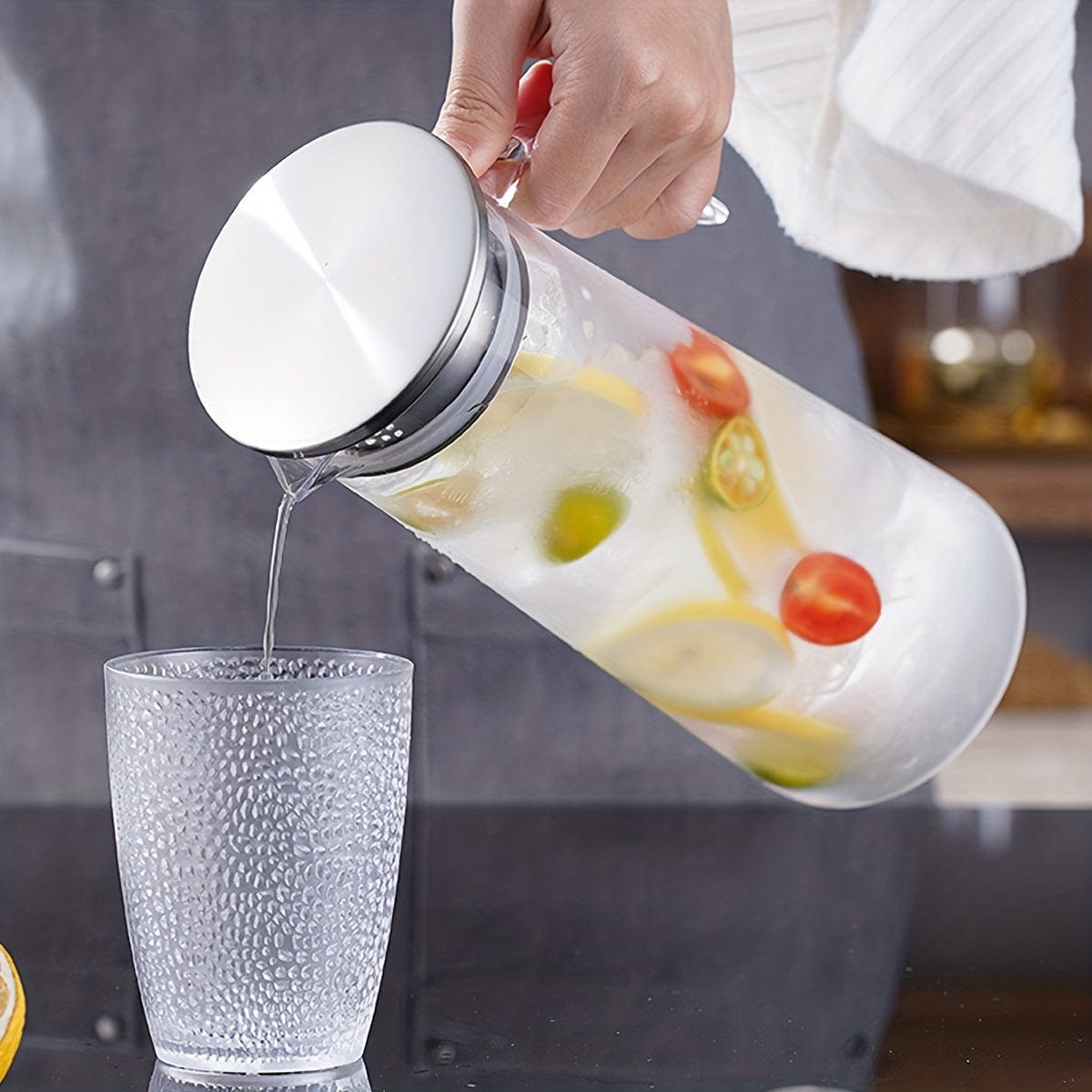 Ju Carafe med lock, 1600ml/2000ml, i plast, för Bubble Tea och andra sommardrycker.