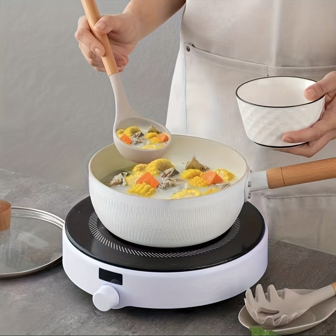 Set med Beige Silikon Kökstillbehör med Trähandtag - Paket med 12, Säkra Köksredskap, Non-Stick, Tvättbara - Kökstillbehör, Köksgadgets