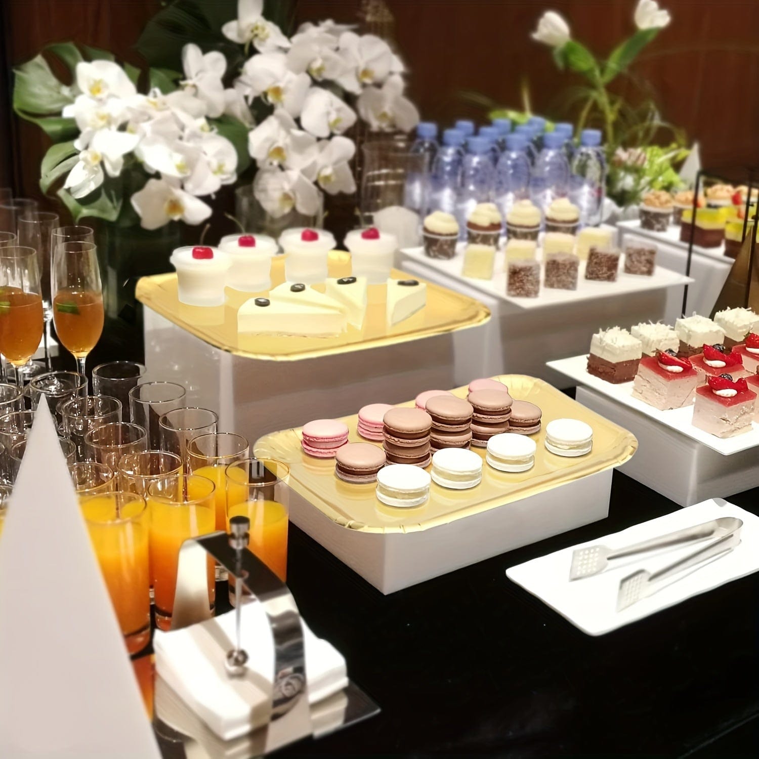 Set med 10 rektangulära guldbricka för tårtor, engångsbrickor av kartong för rätter, fettreducerande tårtbaser, presentationsbrickor för efterrätter, tårtdekorationer för fester och bröllop.