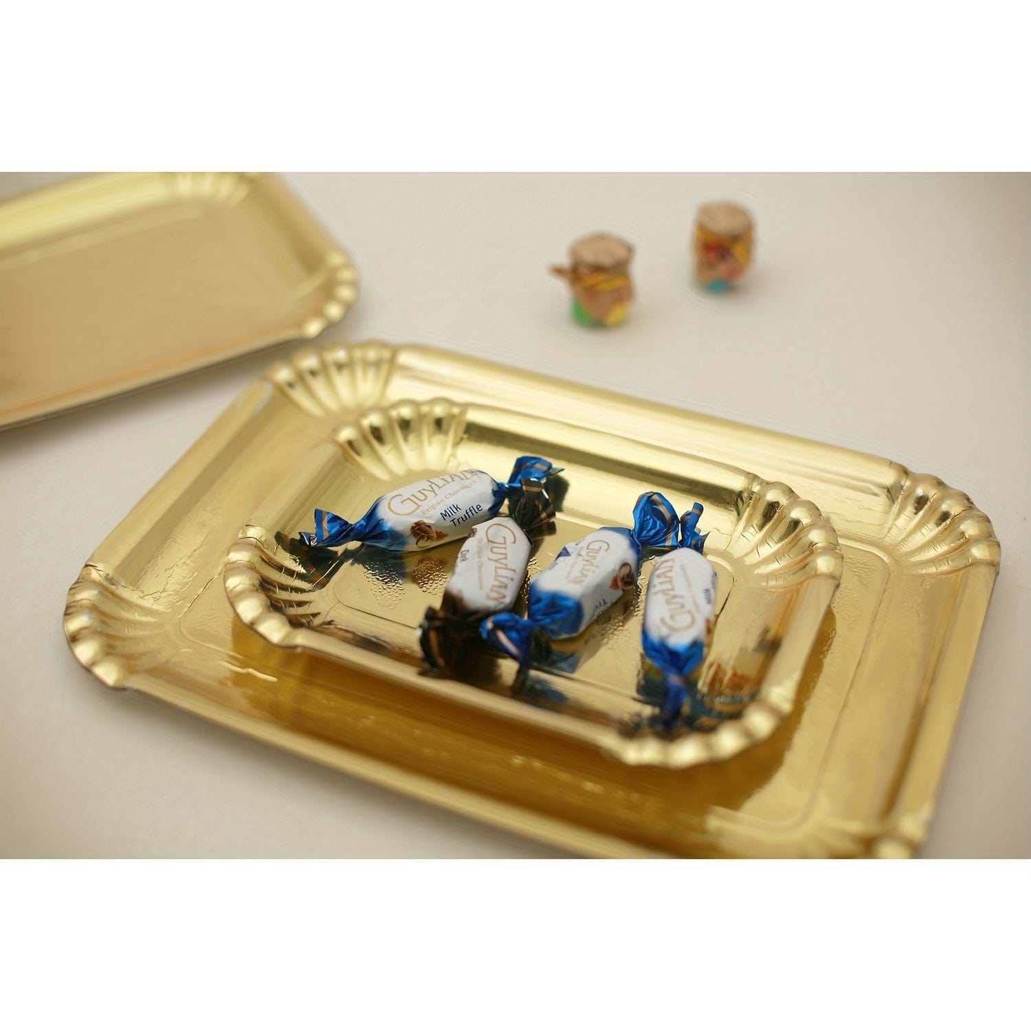 Set med 10 rektangulära guldbricka för tårtor, engångsbrickor av kartong för rätter, fettreducerande tårtbaser, presentationsbrickor för efterrätter, tårtdekorationer för fester och bröllop.