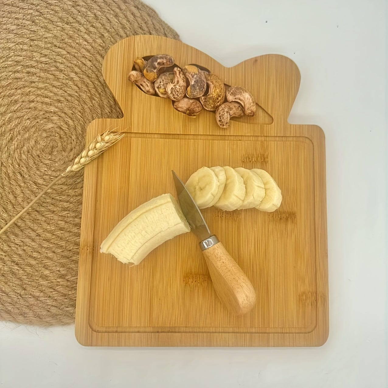 Skärbräde i bambu och ostkniv - perfekt för frukter, ost och smör - Den perfekta gåvan till Fars dag och Mors dag