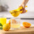 Färgglad manuell citronpress - Kompakt juicepress gul